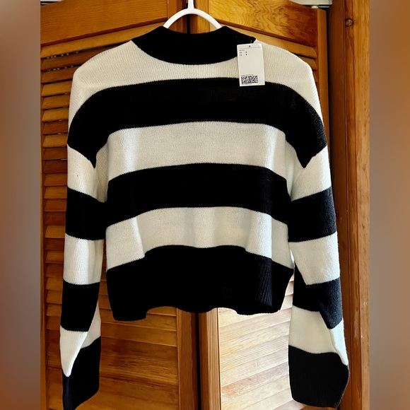 H&M mock neck sweater - Picture 1 of 2